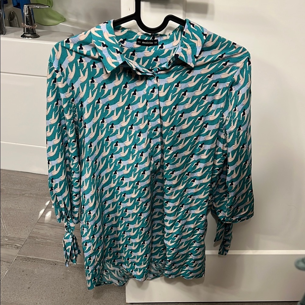 Green and White Graphic 3/4 Sleeve Button Down Shirt